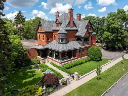 New Victorian Mansion B&amp;B