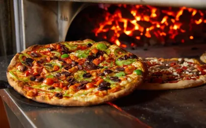 Fresh tomato, green pepper &amp; kalamata olives pizza at Black Sheep