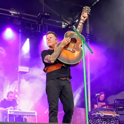 Gary Allan performs at Lakes Jam in 2025