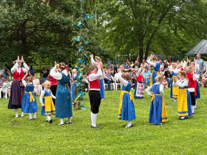 Vasa Junior Folk Dancers at the Midsommardagen festival