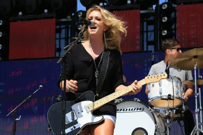 Lindsay Ell at Winstock 2016