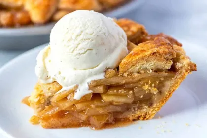 Apple pie à la mode at Carlson's Orchard Bakery &amp; Restaurant