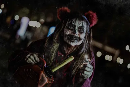 An evil clown at The Dead End Hayride