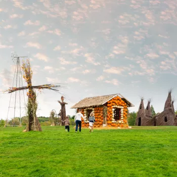 kids at pumpkin patch