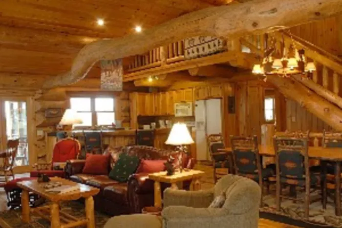 カリブロッジ パフィン Buckhorn on Caribou Lake Hand-crafted Log cabins | Explore Minnesota