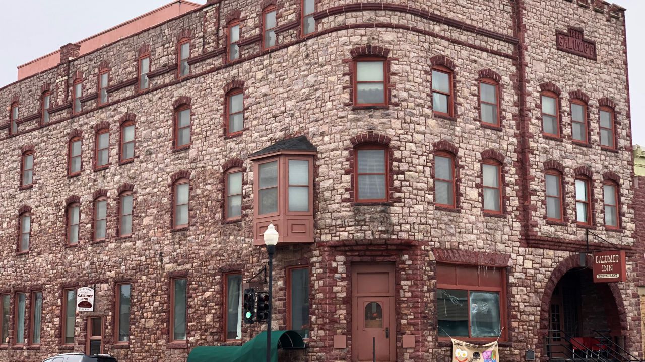 El Calumet Inn Hotel en Pipestone, que parece como un castillo