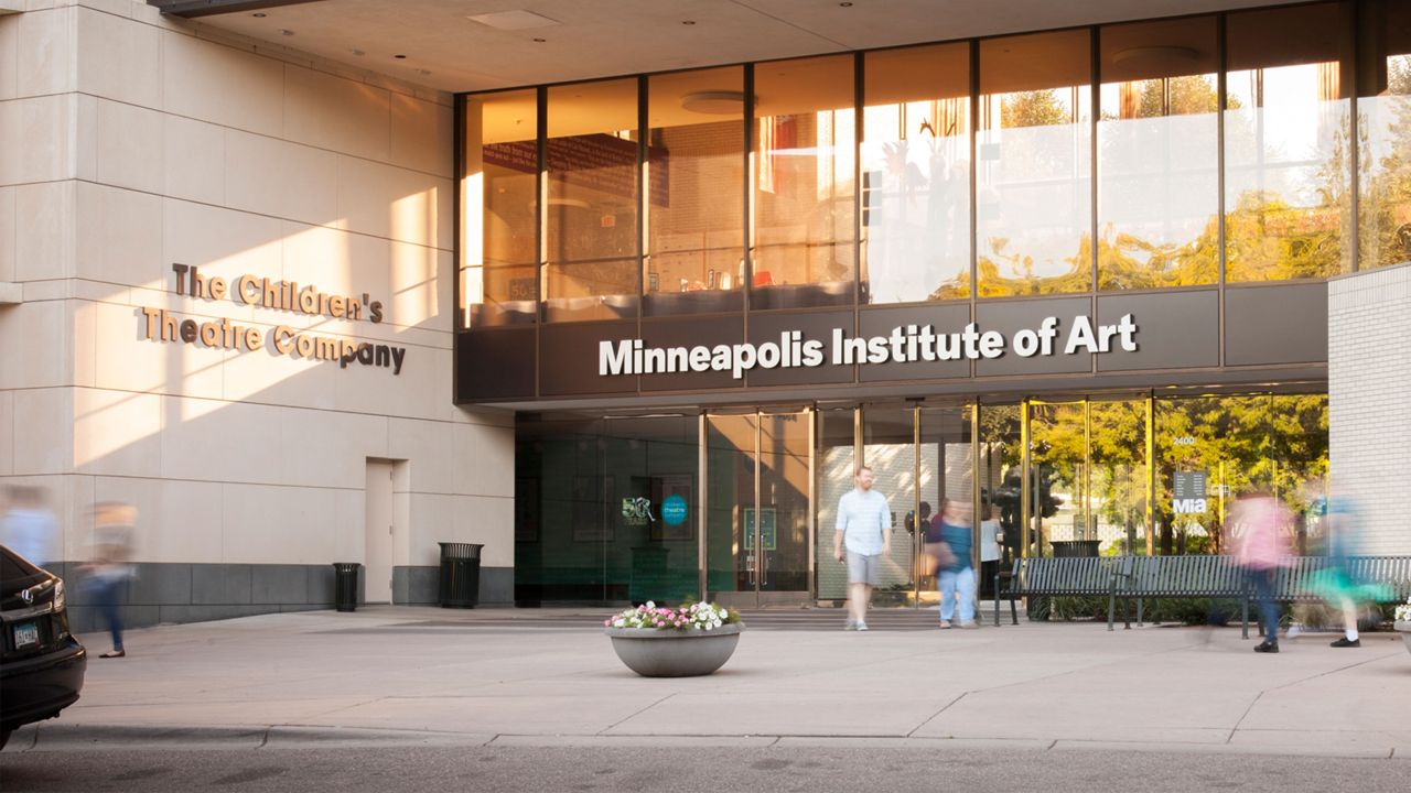 Exterior Minneapolis Institute of Art and Children's Theatre