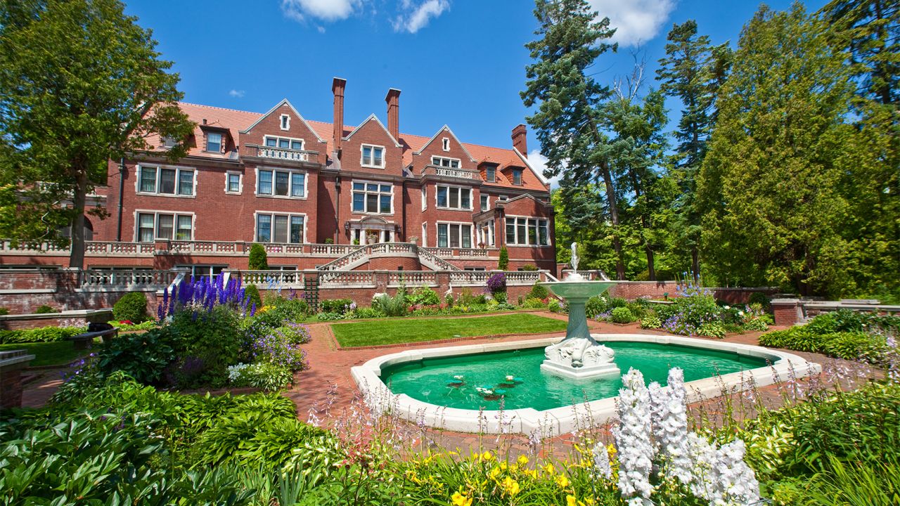 Glensheen Mansion exterior in summer, Duluth