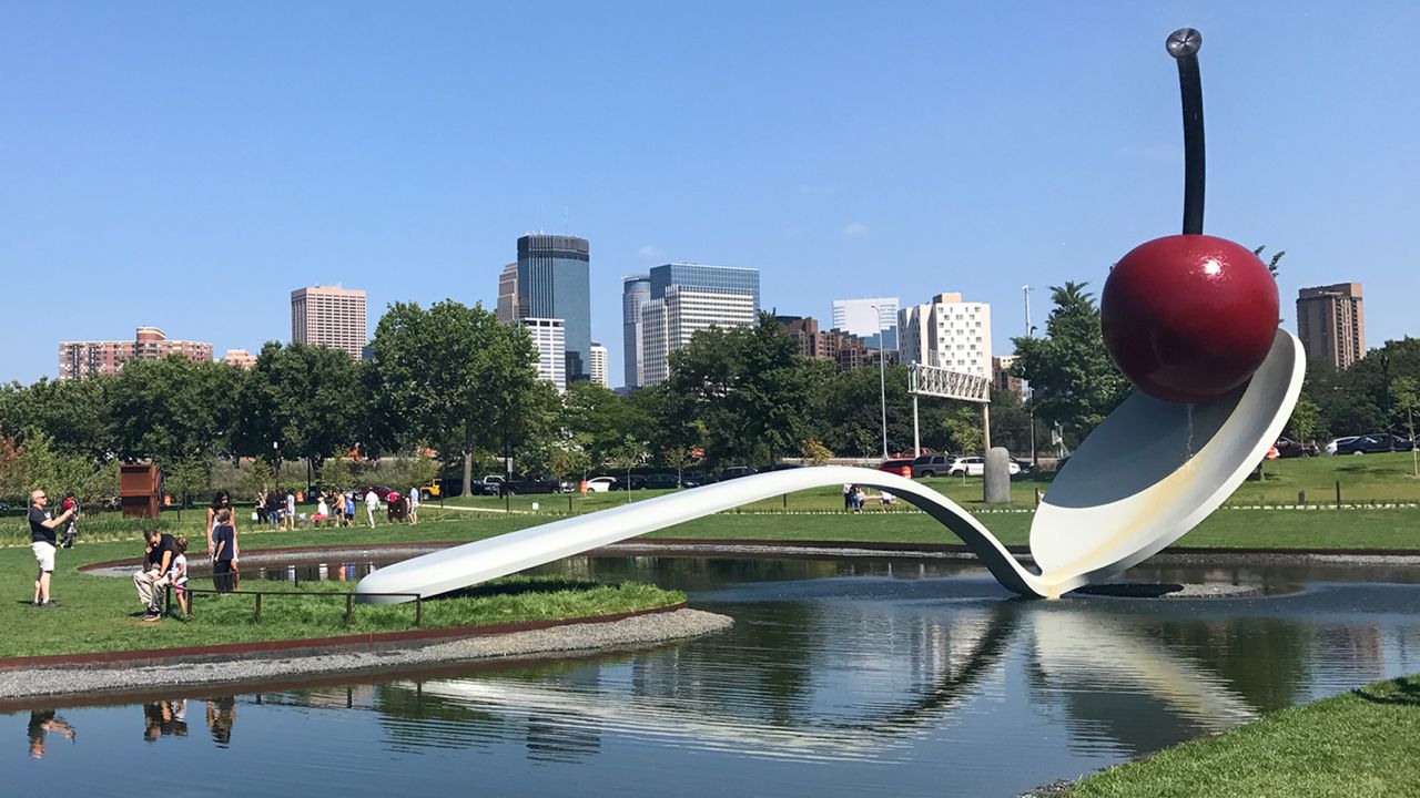 Sculpture "Spoonbridge and Cherry" at the Minneapolis Sculpture Garden, Walker Art Center