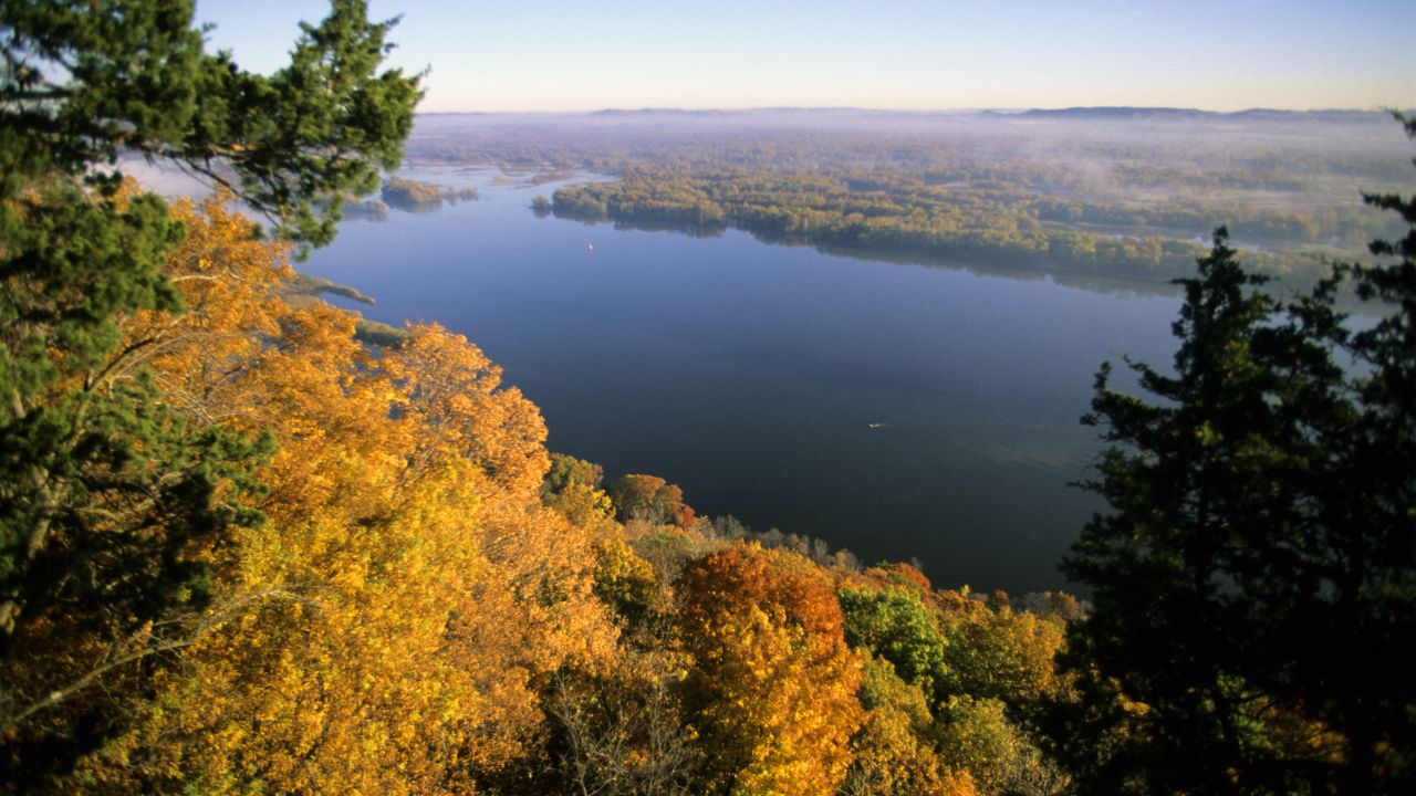 Scenic overlook of the Mississippi River from Great River Bluffs State Park