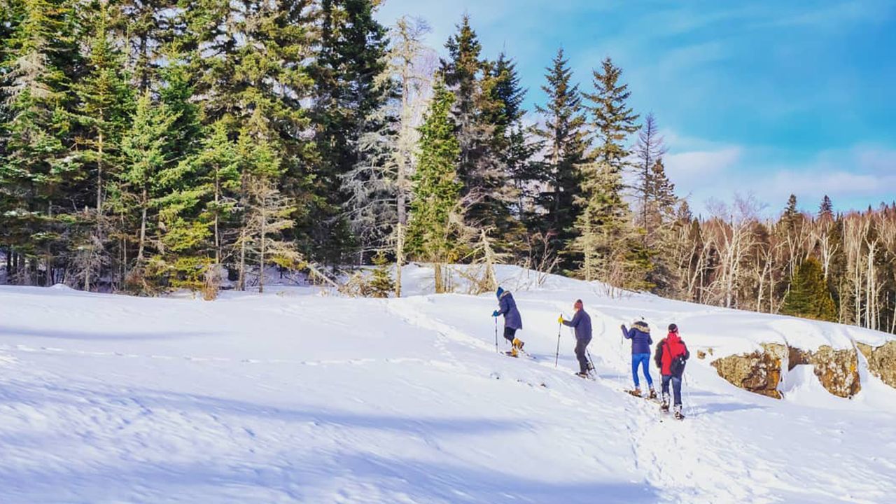 Caminata en la nieve por Lake Superior Northeast