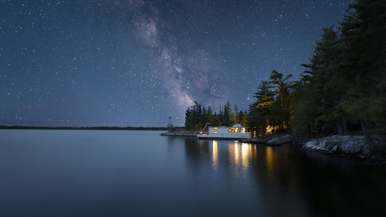 A houseboat on Rainy Lake in Voyageurs National Park