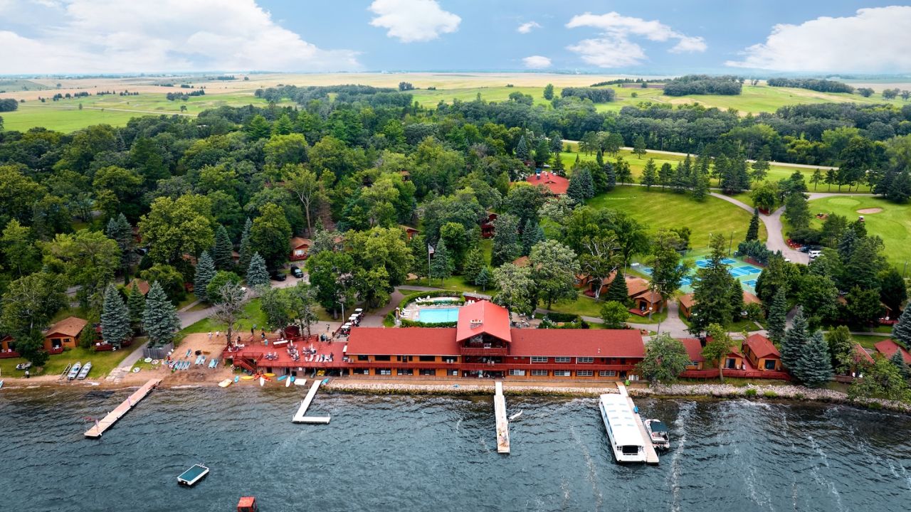 The Pelican Lake shoreline at Fair Hills Resort