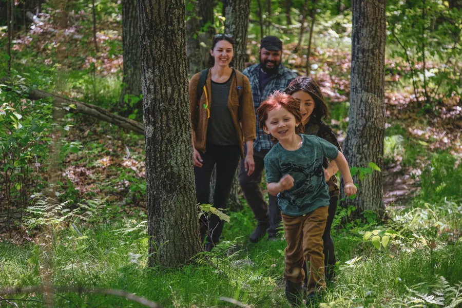 Family hiking Mille Lacs Kathio State Park