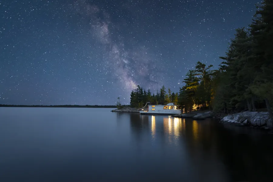 A houseboat on Rainy Lake in Voyageurs National Park 