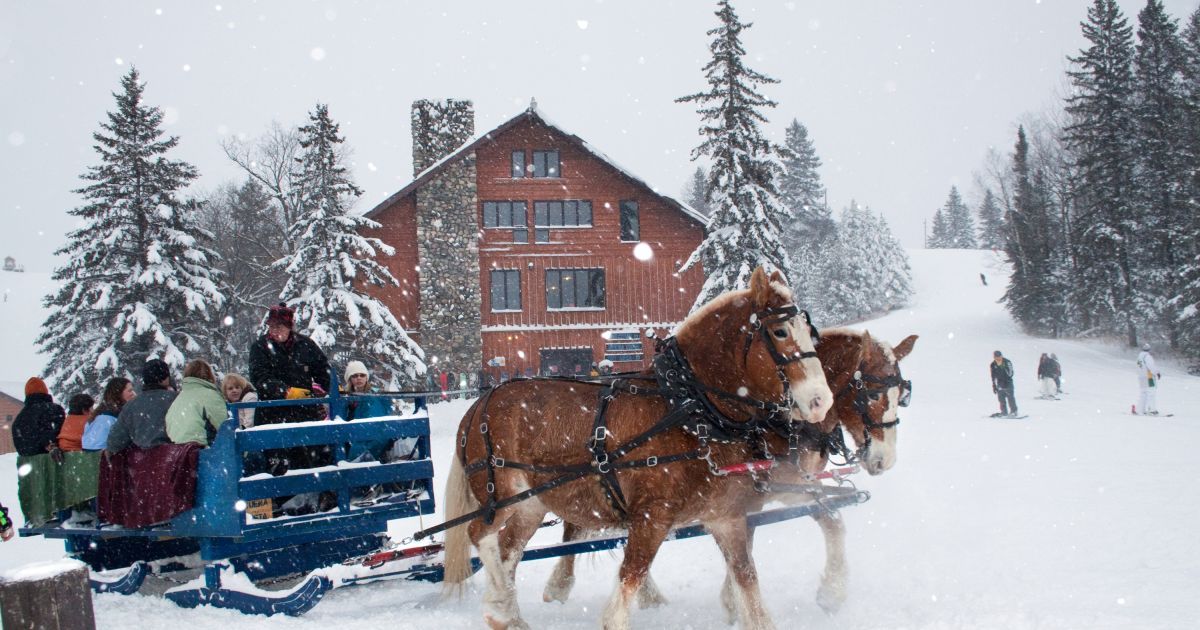 Step Into a Holiday Movie in these Charming Minnesota Towns Explore