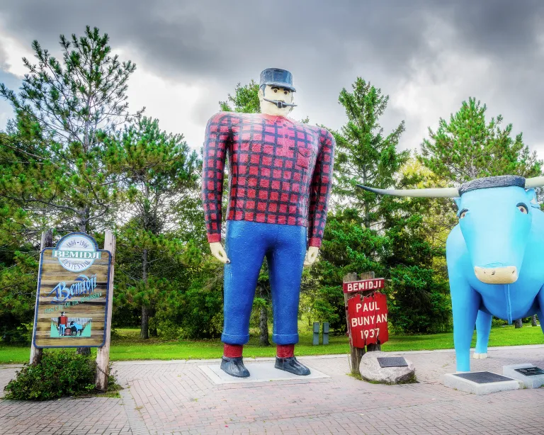 Paul Bunyan and Babe the Blue Ox statues in Bemidji